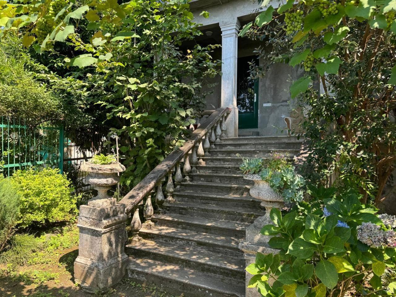 House On Magnolii 1 Βίλα Μπατούμι Δωμάτιο φωτογραφία